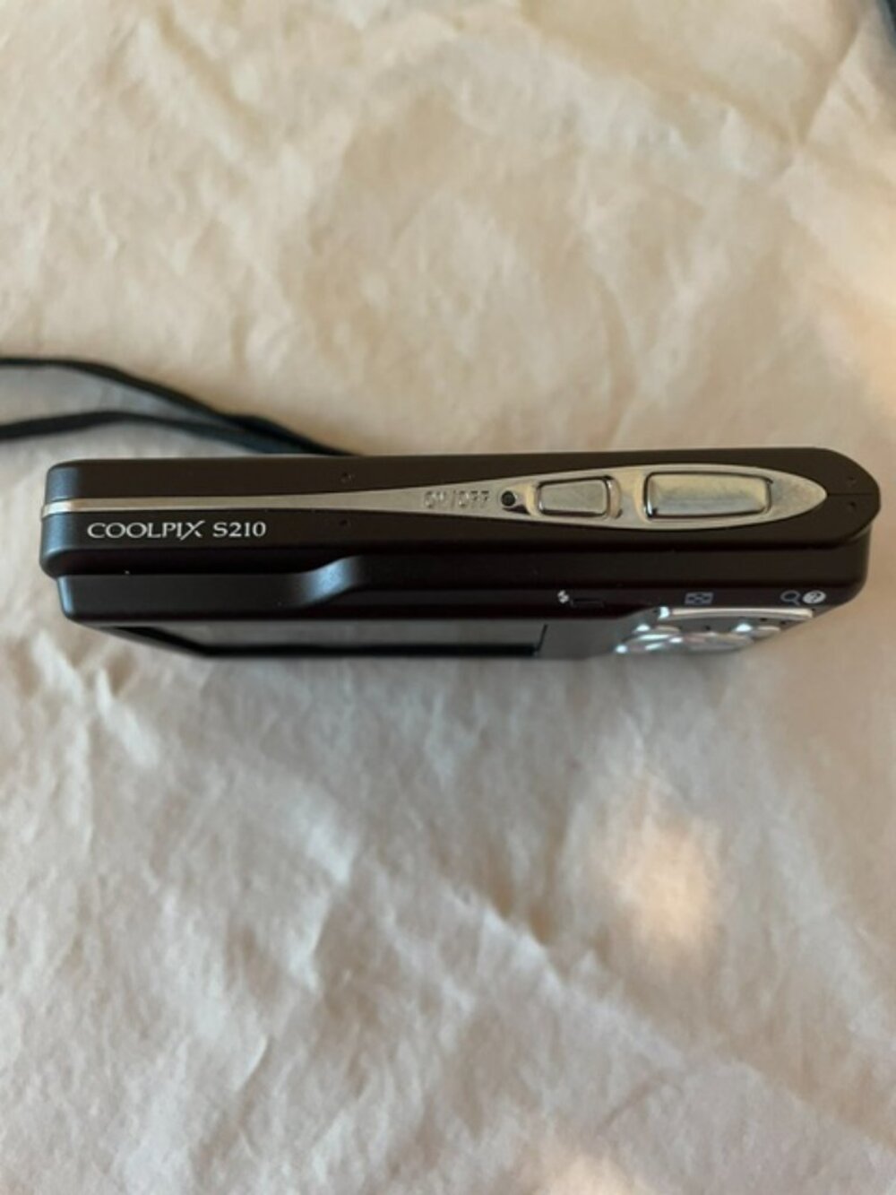 Nikon Coolpix S210 Digital Camera 8.0 MP 3X Optical Zoom - Picture 6 of 11